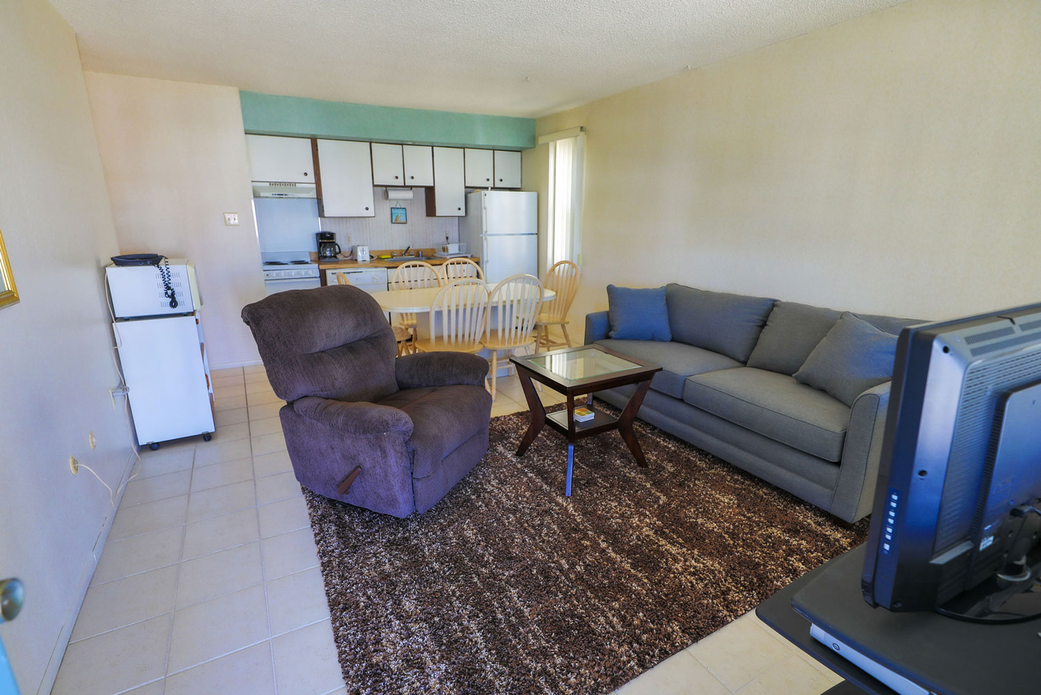 2 Bedroom / 1 Bathroom - 2 Kings & 1 Double