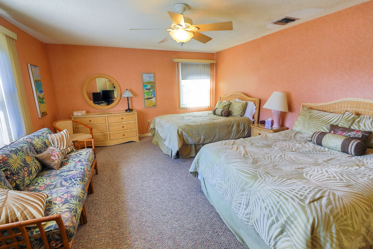 2 Bedroom / 1 Bathroom - 1 King & 2 Queens