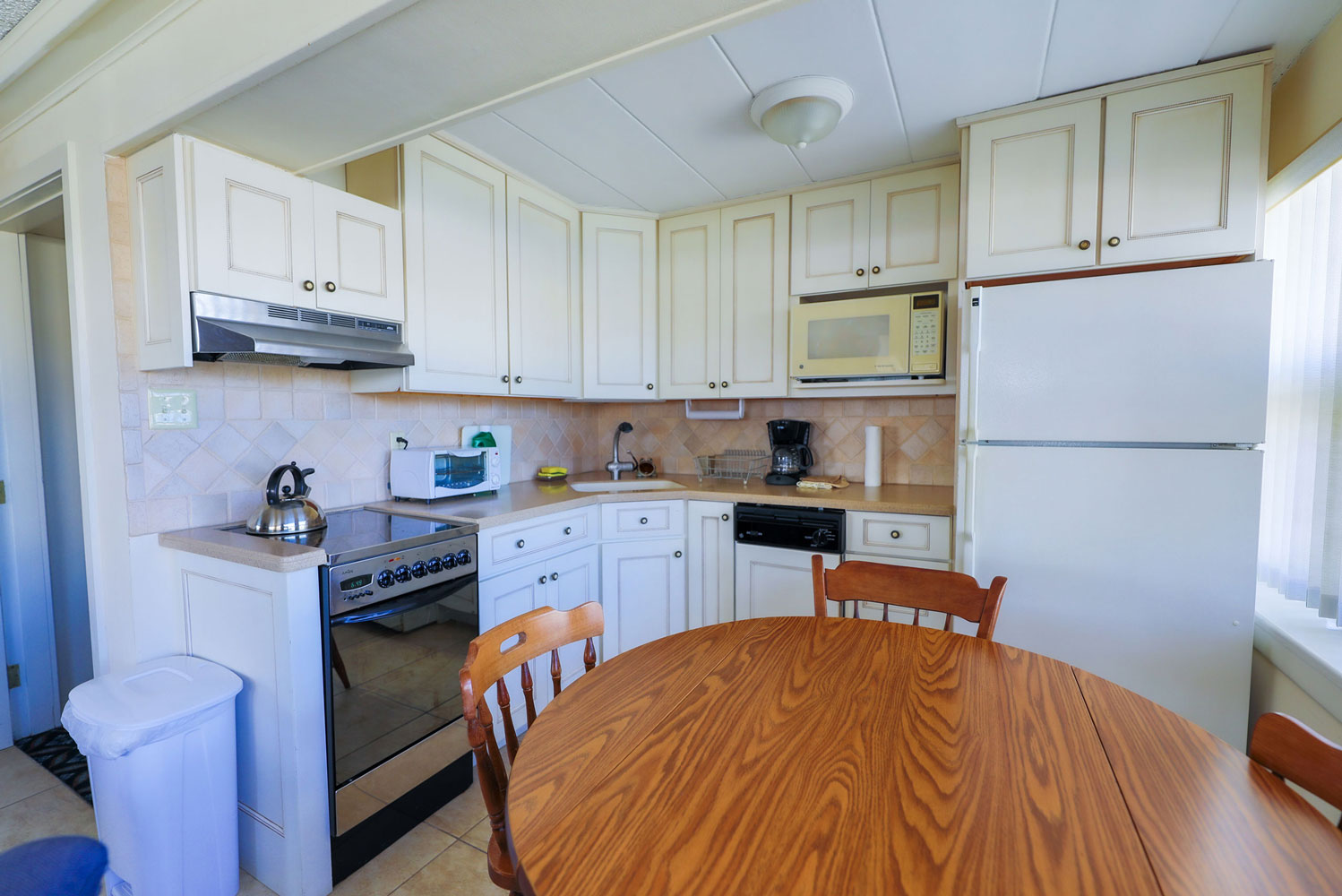 2 BEDROOM / 2 BATHROOM - 1 KING AND 1 QUEEN & SLEEPER SOFA