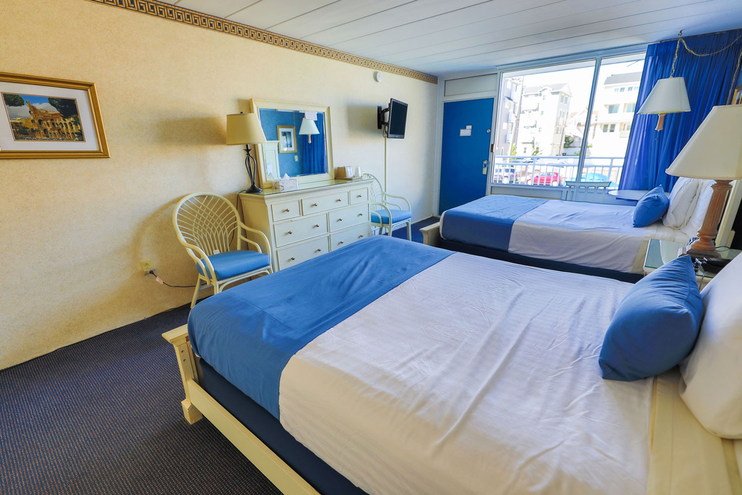 Two_Double_Beds_King-